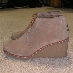 TOMS wedges